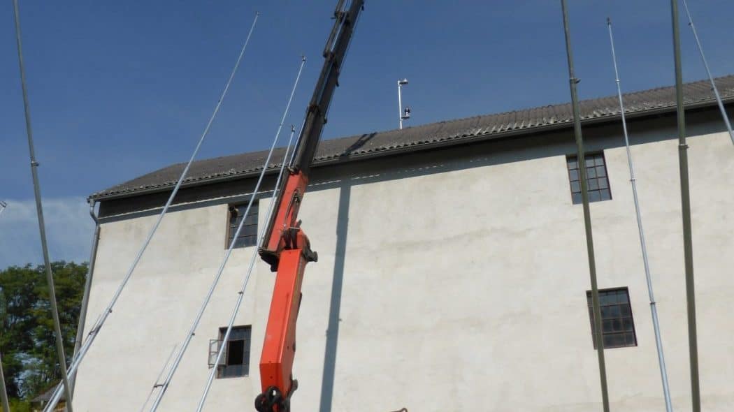 crane-truck checking height